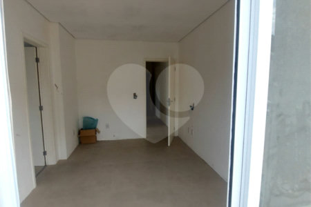Sobrado à venda com 3 quartos, sendo 1 suíte, em Vila Omízollo, Louveira, SP