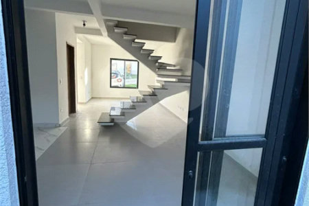 Casa à venda com 3 quartos, sendo 1 suíte, no condomínio Marselha VI, São Roque - SP