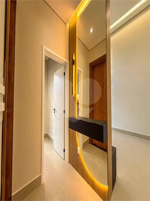 Indaiatuba - Condominio Sapezal - R$ 2.400.000,00 - Área Total 360,00 m² - Área Construída 213,32 m² - TÉRREA - 03 suítes sendo a master com closet; - Escritório; Lavabo; Cozinha com cooktop e planejados; Gourmet com churrasqueira; Ambientes preparados para ar condicionado; Piscina com cascata,