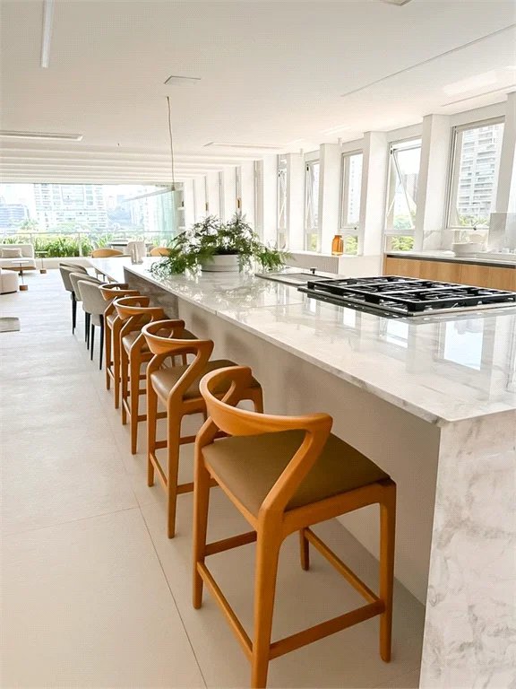 Apartamento à venda com 4 suítes em Vila Cordeiro, São Paulo, SP