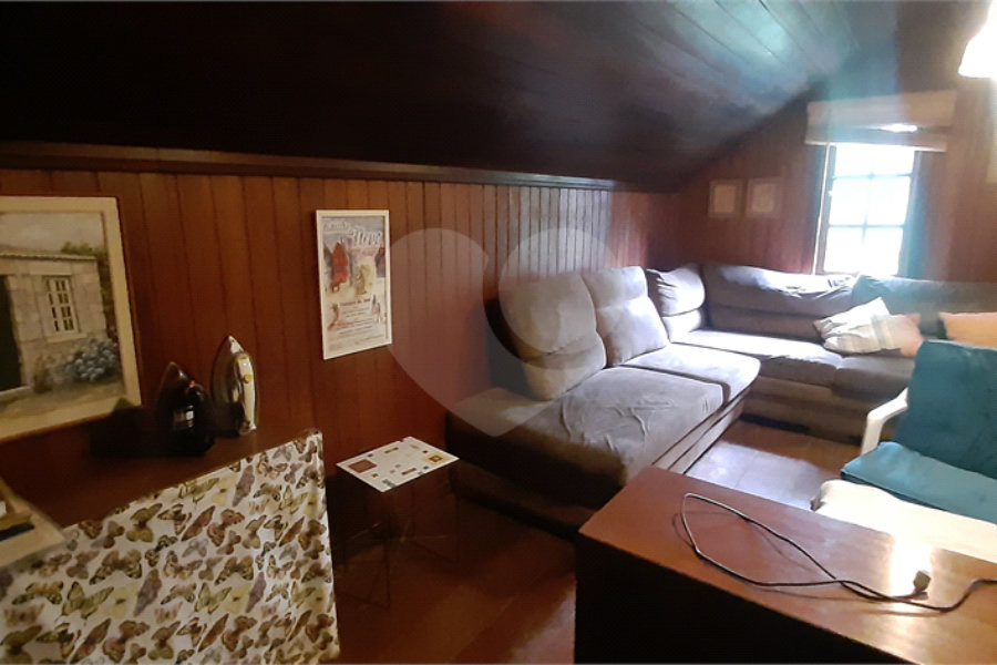 Casa à venda com 4 quartos, sendo 2 suítes, no condomínio Associação Reserva das Hortênsias, Mairiporã - SP