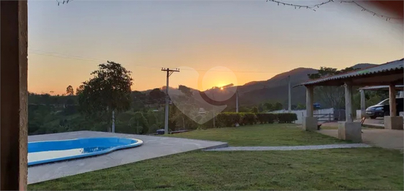 Chácara à venda com 3 quartos, sendo 1 suíte, no Centro, Paraibuna, SP