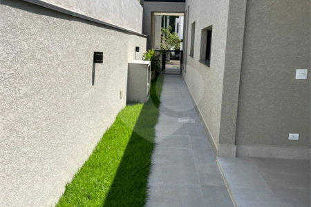 Casa à venda com 4 suítes no condomínio Figueira Garden, Atibaia - SP
