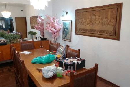 Casa à venda com 7 quartos, sendo 2 suítes, em Jardim Londrina, São Paulo, SP