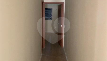 Casa à venda com 3 suítes em Vila Petrópolis, Atibaia, SP