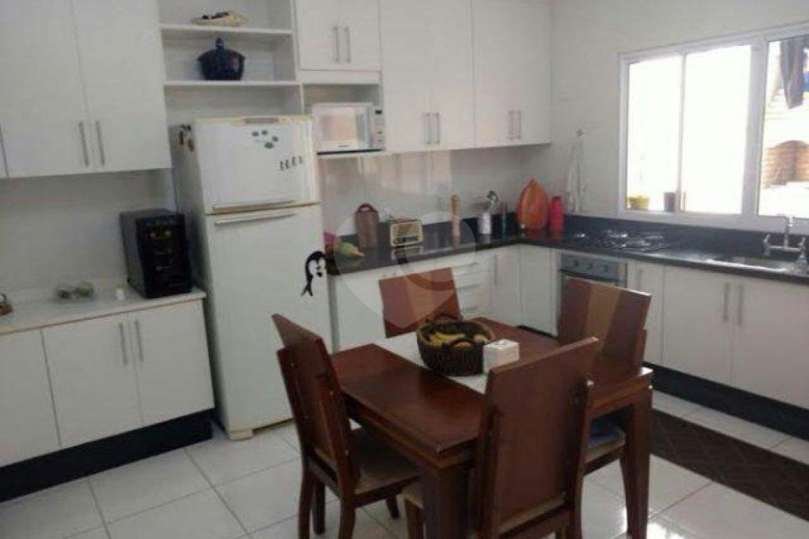 Sobrado à venda com 3 suítes em Vila Constança, São Paulo, SP