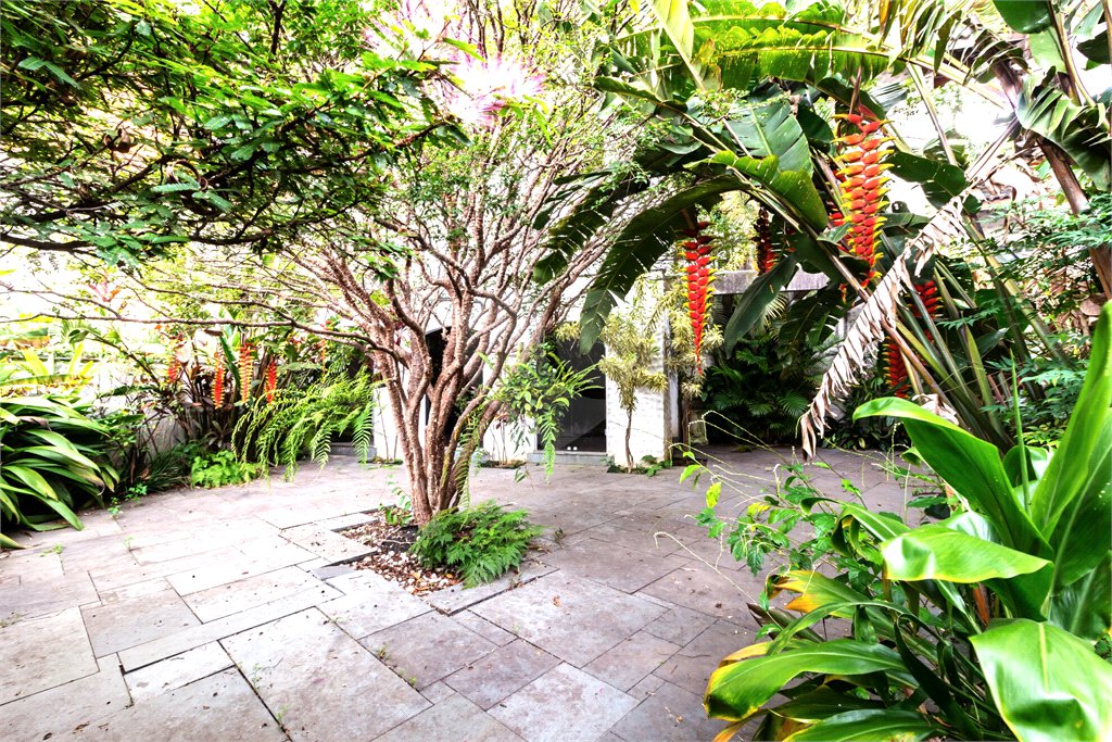 Casa à venda com 4 quartos, sendo 1 suíte, em Jardim das Bandeiras, São Paulo, SP