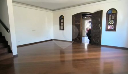 Sobrado à venda com 3 quartos, sendo 2 suítes,  em Jardim Ivana, São Paulo, SP