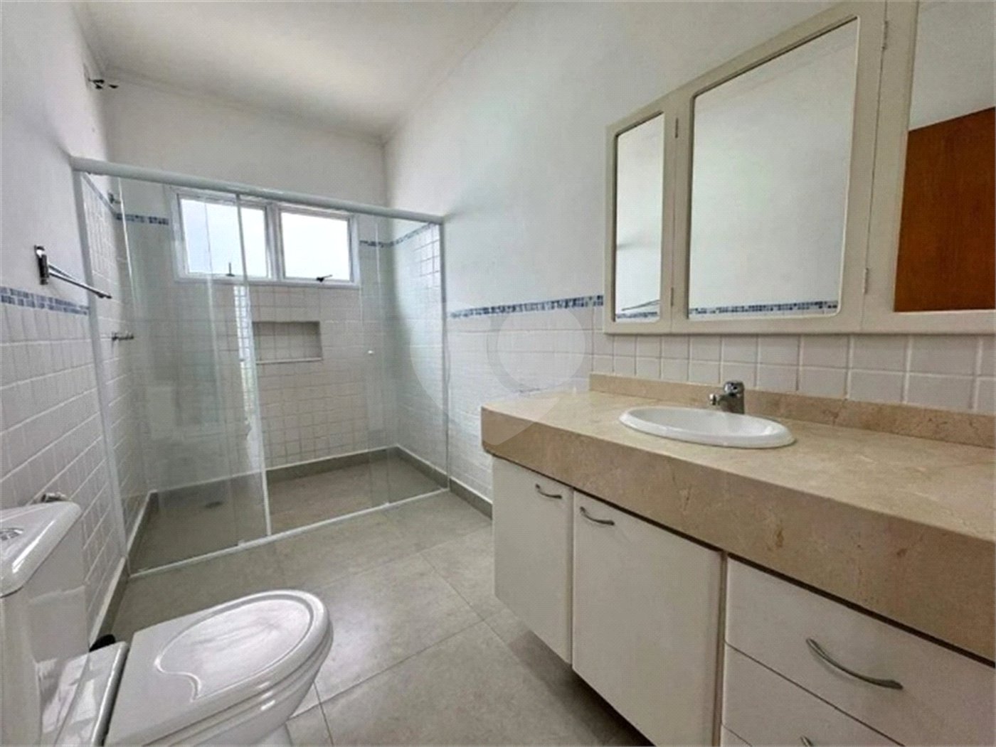 Casa à venda com 3 quartos, sendo 1 suíte,  no condomínio Residencial Recanto dos Paturis, Vinhedo - SP