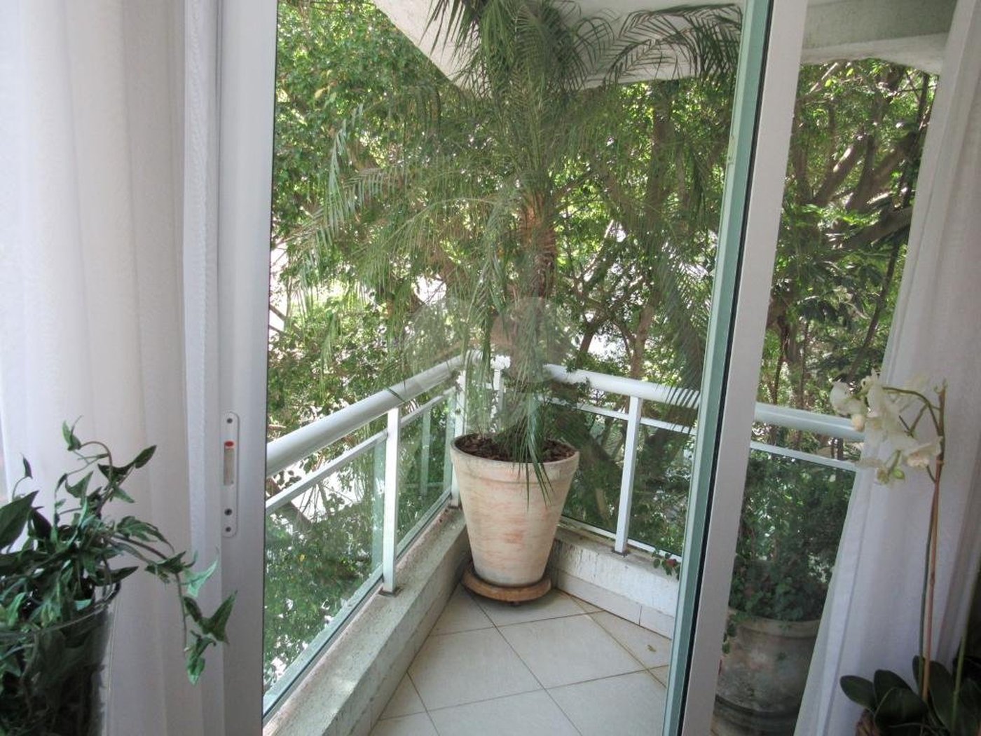 Apartamento à venda com 3 suítes em Real Parque, São Paulo, SP