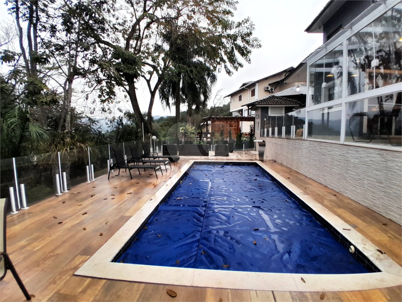 Casa à venda com 3 suítes no condomínio Suíça da Cantareira, Mairiporã - SP