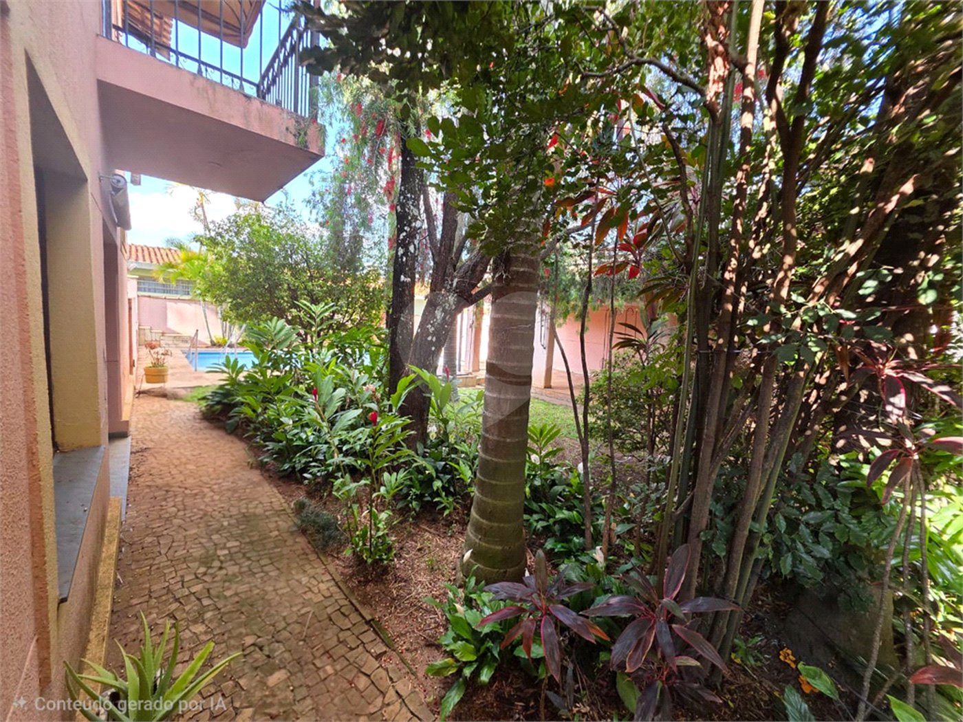 Casa Térrea 5 quartos bem localizada com piscina.