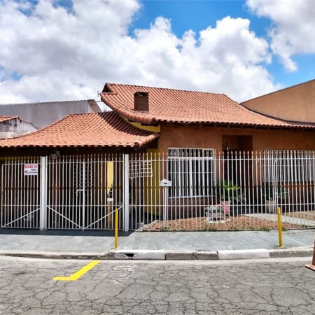 Casa térrea no centro comercial do Taboão da Serra,