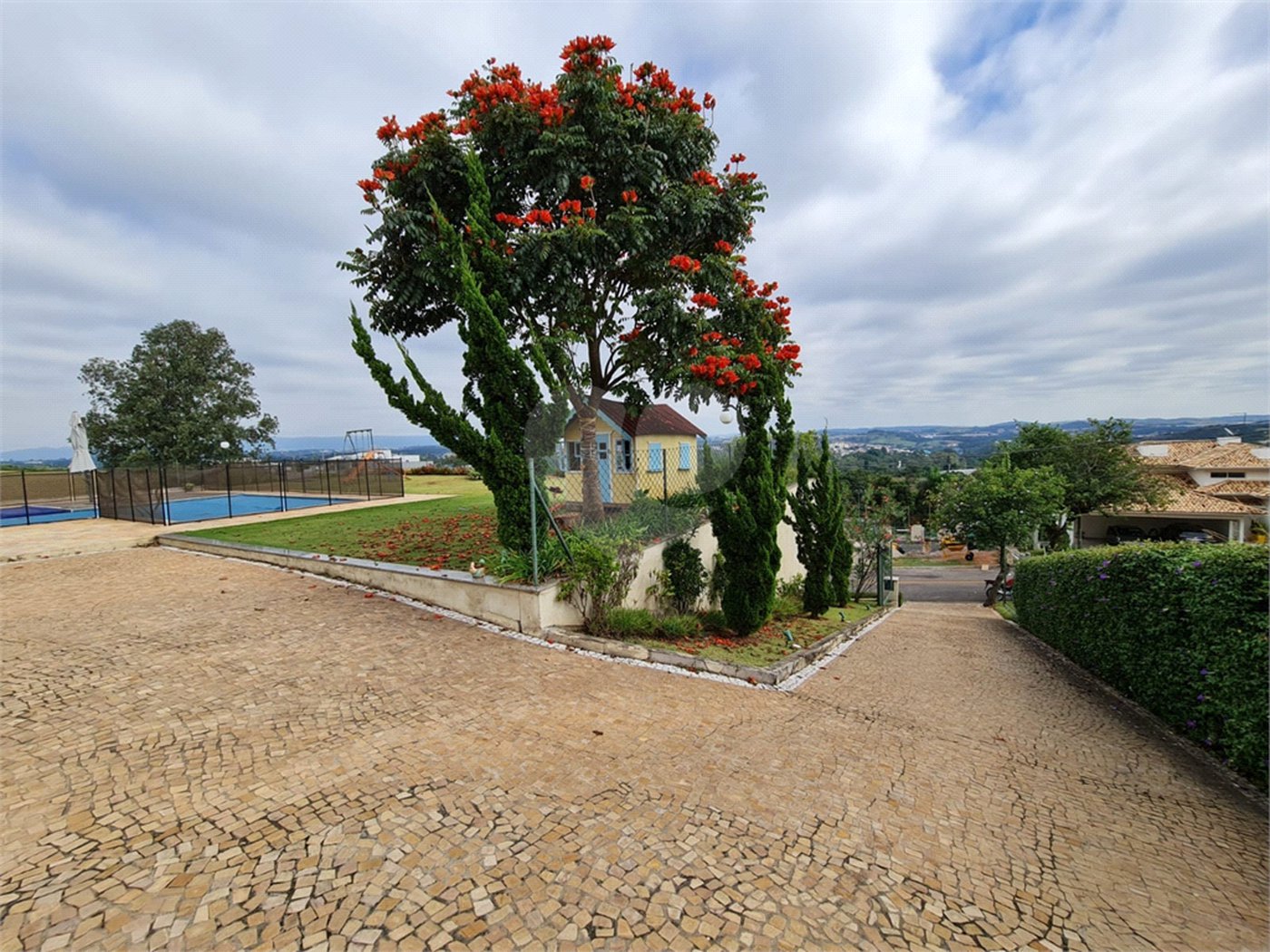 Casa à venda ou para alugar com 4 suítes no condomínio Residencial Jardim Primavera, Louveira - SP