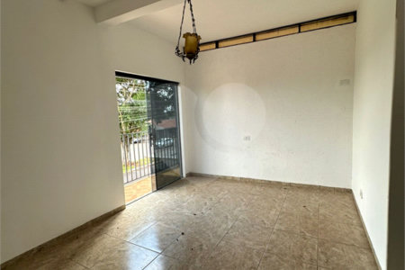 Sobrado à venda ou para alugar com 4 quartos, sendo 2 suítes, em Vila Lacíria, Ponta Porã, MS