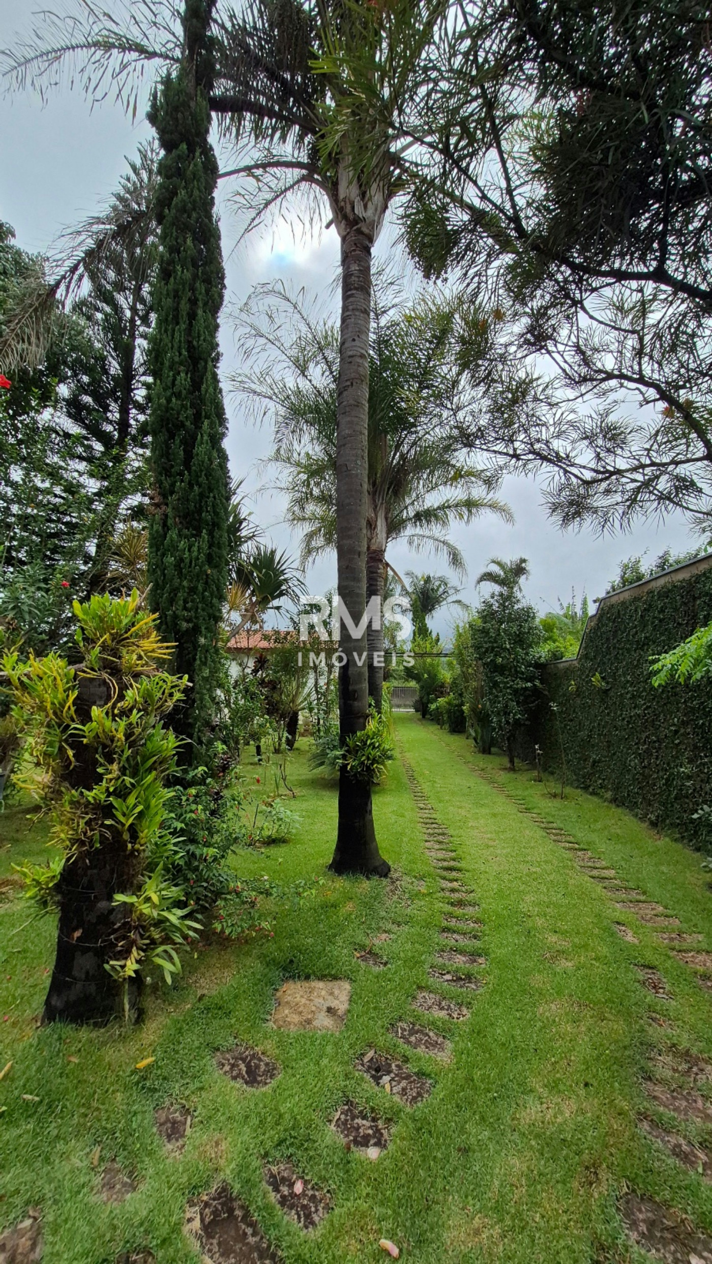 Casa à venda com 4 quartos, sendo 1 suíte,  em Villarejo Sopé da Serra (Vilarejo), Cabreúva, SP