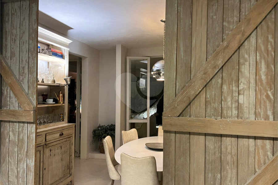 Casa à venda com 4 quartos, sendo 3 suítes, em Vila Madalena, São Paulo, SP