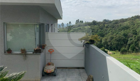 Casa à venda com 3 quartos, sendo 1 suíte,  no condomínio Residencial Ponderosa, São Roque - SP