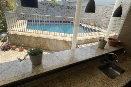 Casa à venda com 5 quartos, sendo 1 suíte, no condomínio Residencial Green Ville, Rio de Janeiro - RJ