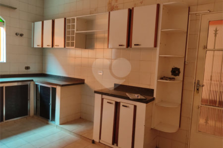 Sobrado à venda com 4 quartos, sendo 1 suíte, em Cidade Jardim Cumbica, Guarulhos, SP