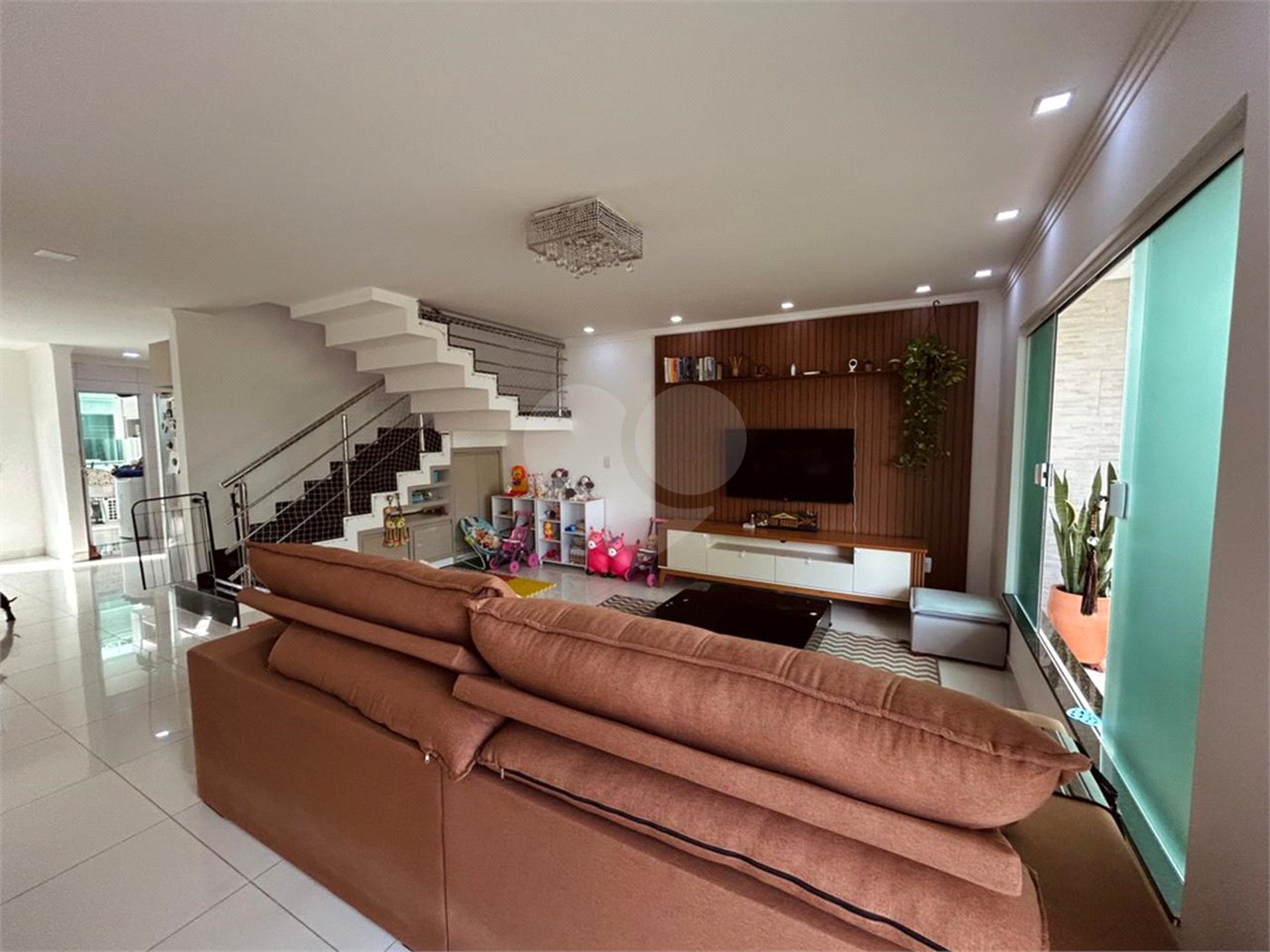 Duplex à venda com 1 quarto, sendo 3 suítes, em Taperapuan, Porto Seguro, BA