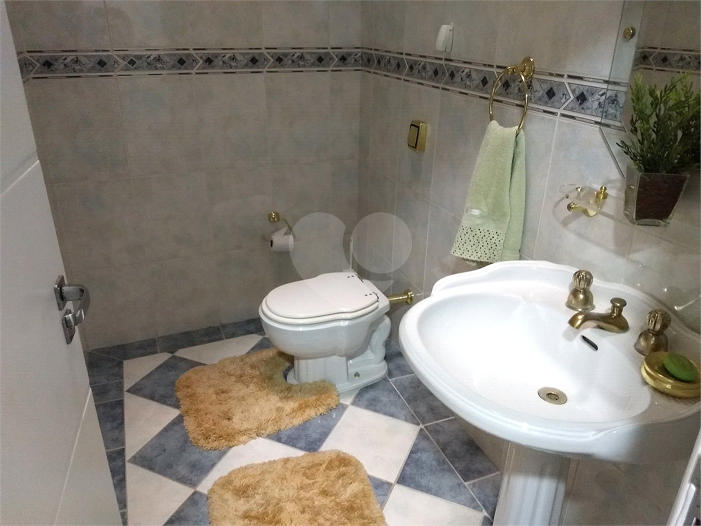 Casa Térrea à venda ou para alugar com 4 suítes em Horto, São Paulo, SP