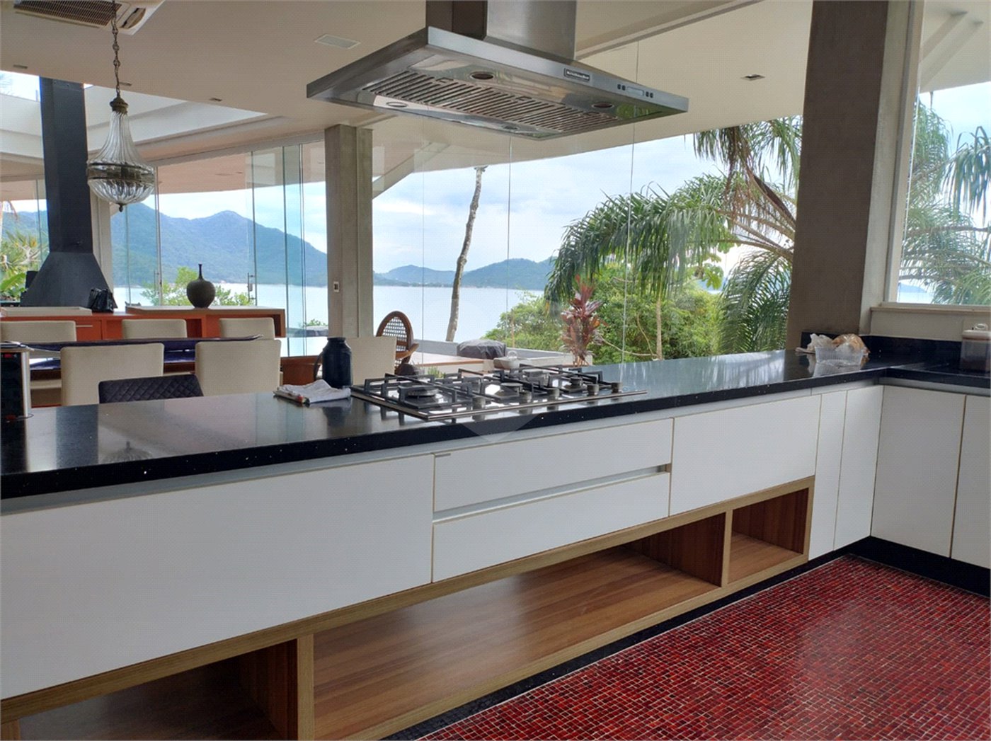Casa à venda com 4 suítes em Praia Vermelha, Ubatuba, SP