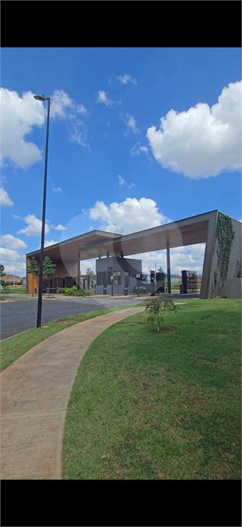 Terreno à venda no Condomínio Jardim Villa Sapezal, em Indaiatuba (Chácara Alvorada) — R$ 580.000,00 - Terreno com 360m² de área total (12x30), o terreno é plano e está localizado na entrada do condominio,O Jardim Villa Sapezal conta com infraestrutura completa, ruas largas e pavimentadas, portaria