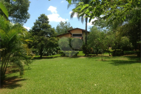 Casa à venda com 5 quartos, sendo 3 suítes, no condomínio Recanto das Flores, Indaiatuba - SP