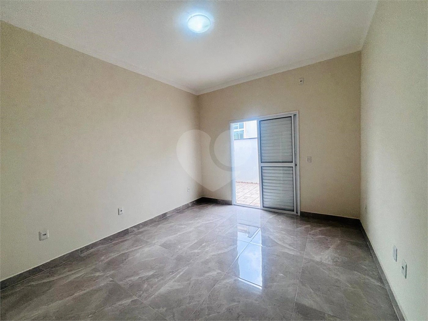 Casa à venda com 2 suítes no condomínio Horto Florestal III, Sorocaba - SP