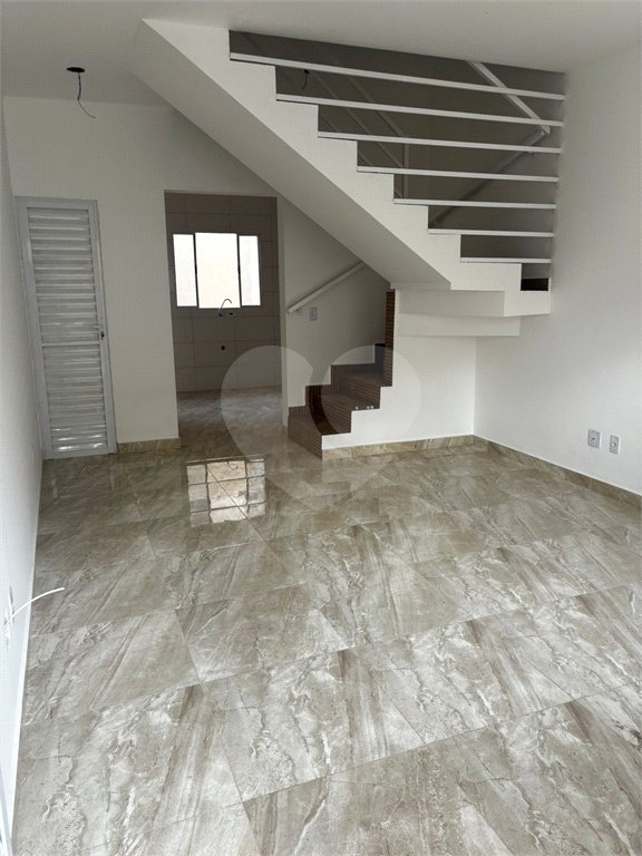 Casa para alugar com 2 suítes no condomínio Residencial Vila Amélia, Poá - SP