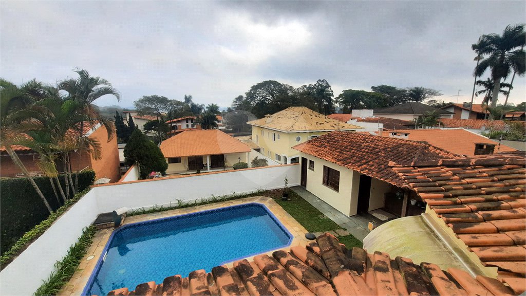 Sobrado à venda com 4 quartos, sendo 3 suítes,  em Interlagos, São Paulo, SP