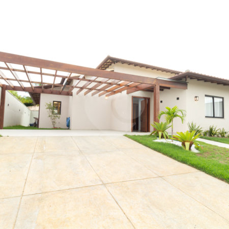 Casa à venda com 3 quartos, sendo 2 suítes, em Caravelas, Armação dos Búzios, RJ
