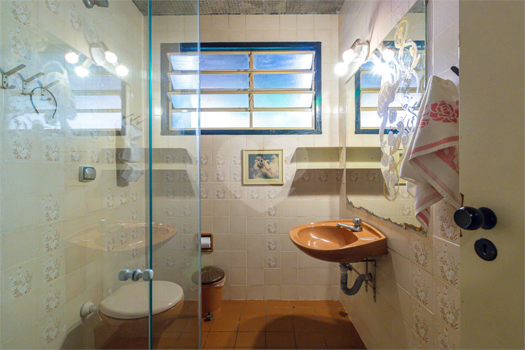 Casa à venda com 4 quartos, sendo 2 suítes, em Jardim Prudência, São Paulo, SP