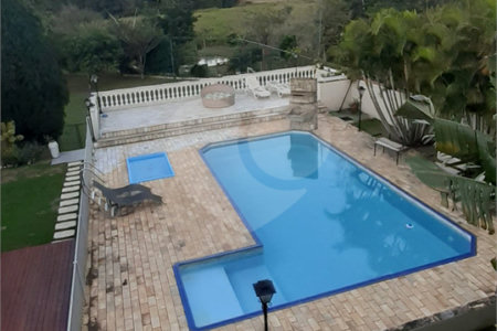 Casa à venda ou para alugar com 5 quartos, sendo 1 suíte, no Centro, Bom Jesus dos Perdões, SP