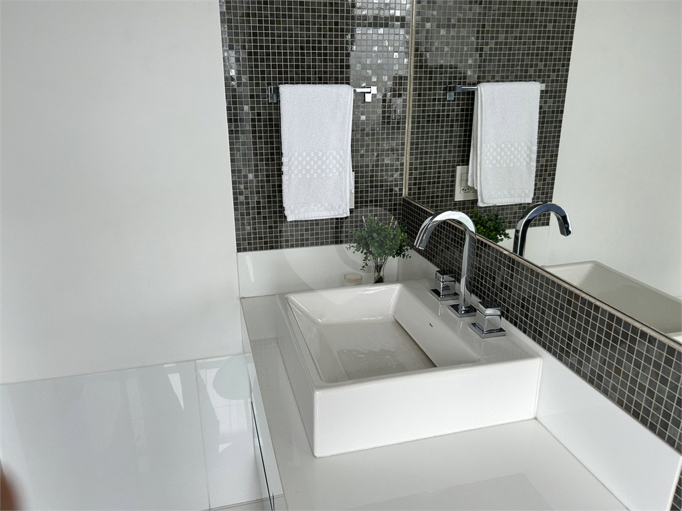 Apartamento à venda ou para alugar com 2 suítes em Água Branca, São Paulo, SP