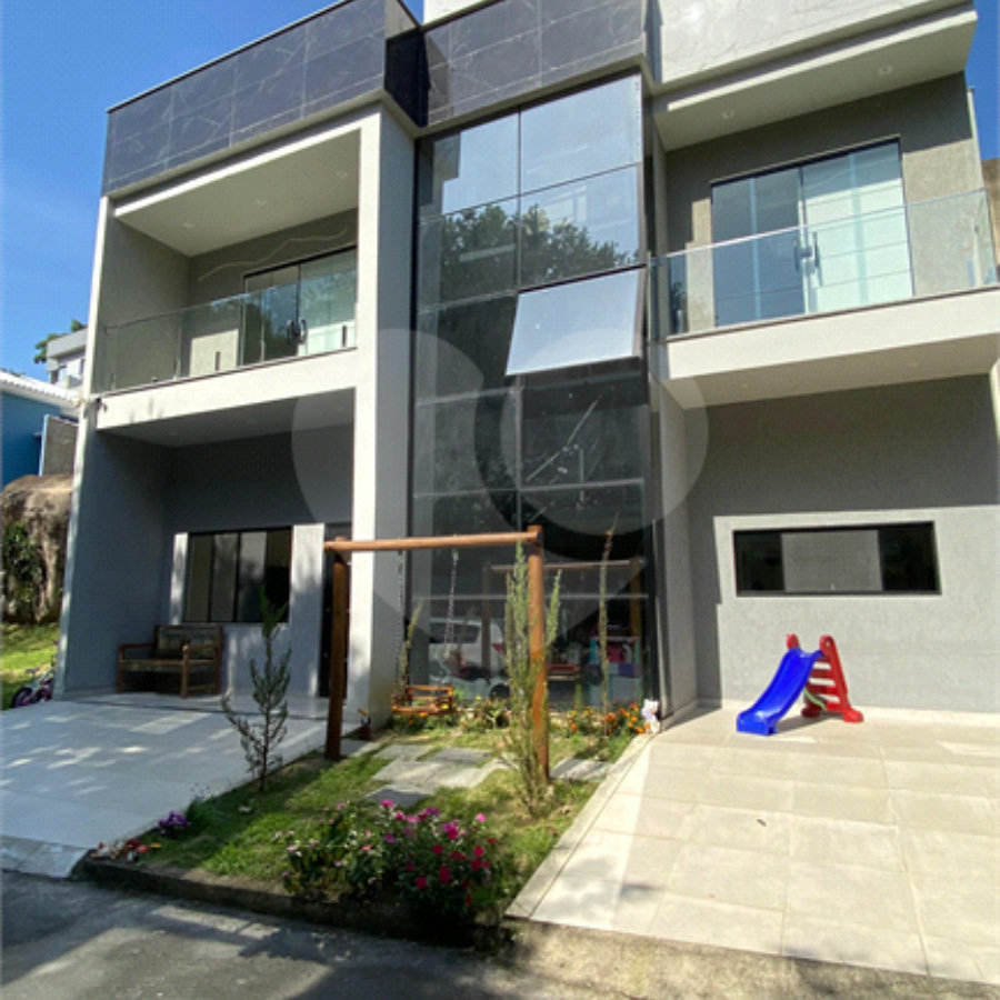 Casa triplex para venda e locação em condomínio Mansões Da Prata, no Rio da Prata, Campo Grande.