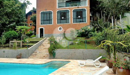 Casa à venda com 5 quartos, sendo 4 suítes,  em Roseira, Mairiporã, SP