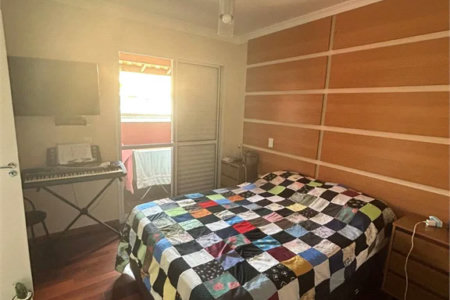 Casa à venda com 3 quartos, sendo 1 suíte, no condomínio Vila das Cores, São Paulo - SP