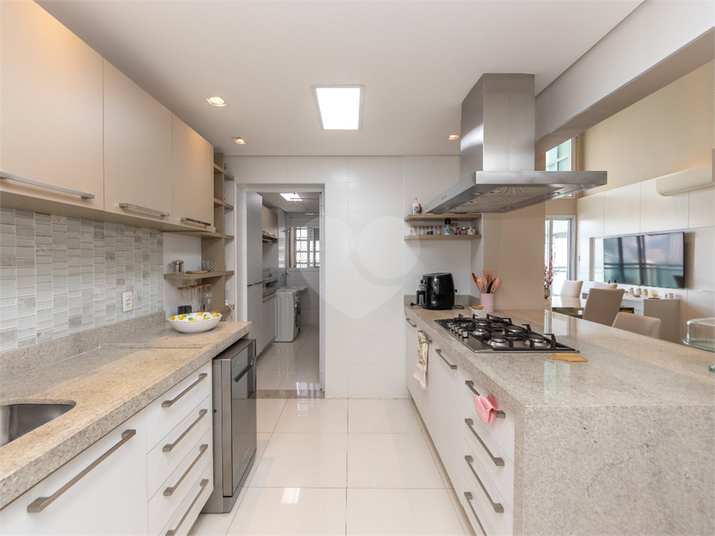 Apartamento à venda com 4 quartos, sendo 3 suítes, em Brooklin Paulista, São Paulo, SP