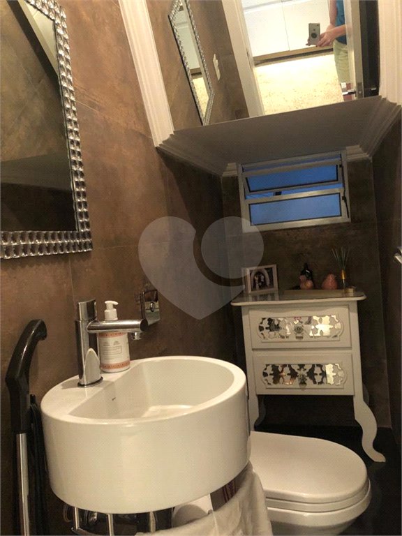 Sobrado à venda com 3 quartos, sendo 2 suítes,  em Vila Nivi, São Paulo, SP
