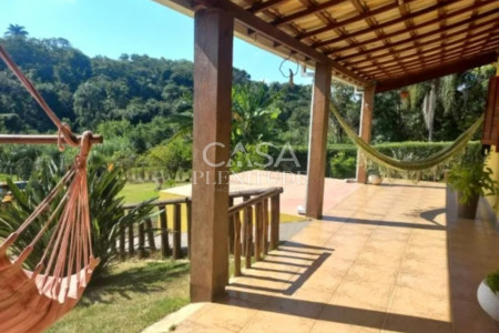 Chácara à venda com 2 suítes em Araçoiaba da Serra, SP