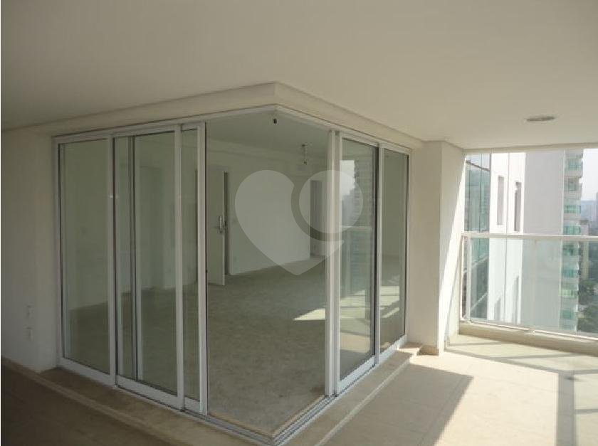 Apartamento à venda com 3 suítes em Campo Belo, São Paulo, SP