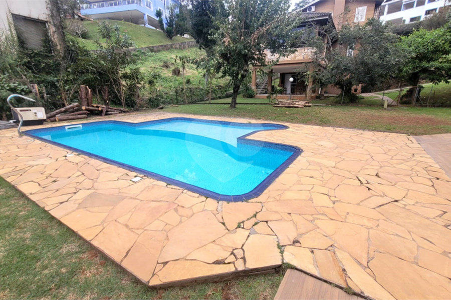 Casa à venda com 3 suítes no condomínio Suíça da Cantareira, Mairiporã - SP