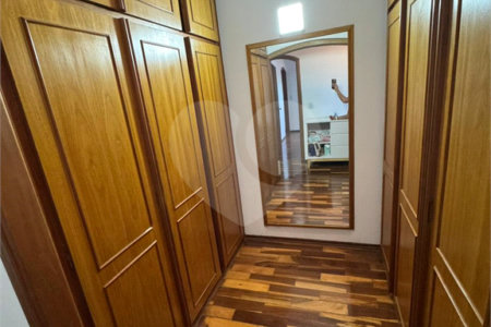 Sobrado à venda com 4 quartos, sendo 1 suíte,  em Jardim Santa Rosa, Araraquara, SP