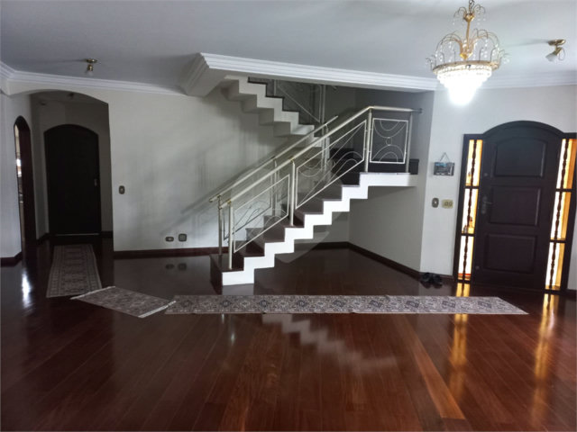Sobrado à venda ou para alugar com 4 quartos, sendo 1 suíte,  em Barro Branco (zona Norte), São Paulo, SP