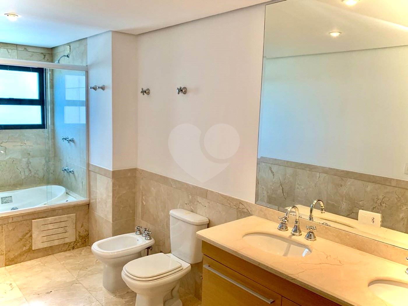 Apartamento à venda com 4 suítes em Jardim Marajoara, São Paulo, SP