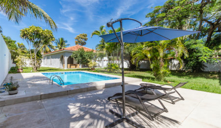Casa à venda com 3 quartos, sendo 1 suíte,  em Manguinhos, Armação dos Búzios, RJ
