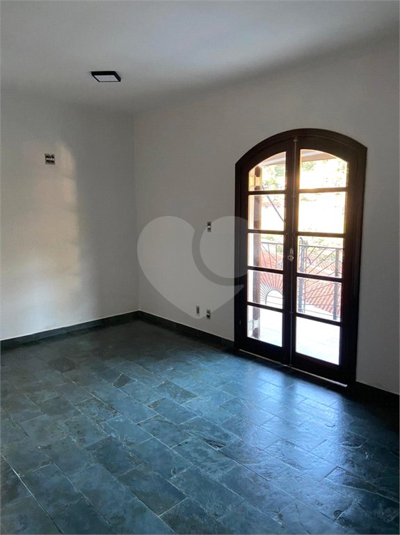 Casa à venda com 4 quartos, sendo 2 suítes,  no Centro, Serra Negra, SP