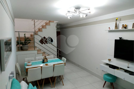 Casa à venda com 3 suítes no condomínio Residencial Gaya, São Paulo - SP